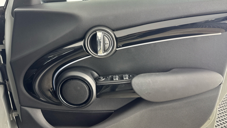 MINI Hatchback 1.5 Cooper Classic 5dr Petrol Hatchback